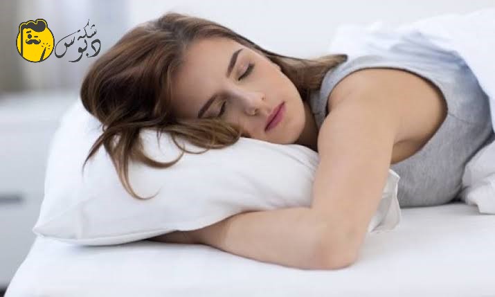 هل وضعك في النوم يسبب تجاعيد الجلد؟