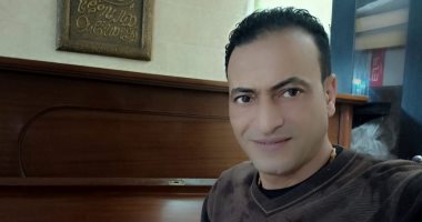 انهيار زوجة الشاعر الغنائي ناصر الجيل أثناء تشييع الجثمان